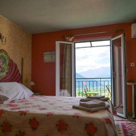 Hotel Η Φωλιτσα Karpenísion Exterior foto
